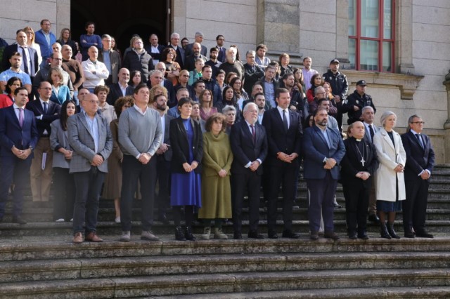 Minuto de silencio no Parlamento de Galicia polas vítimas da Dana en varias CCAA   